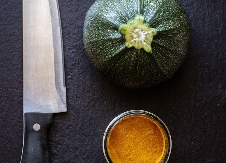 Fautil éplucher les courgettes
