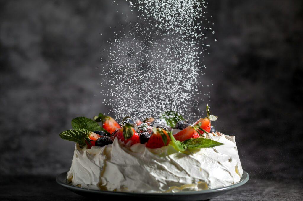 Powdered sugar decorates Pavlova's dessert