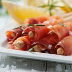 Smoked salmon with lemon and rosemary