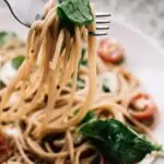 découvrez notre sélection de sauces savoureuses et raffinées qui rehausseront tous vos plats. que ce soit pour accompagner vos viandes, légumes ou pâtes, notre diversité de recettes vous inspirera à chaque repas. préparez vos sauces maison avec nos conseils faciles et savourez des moments gourmands en famille ou entre amis.
