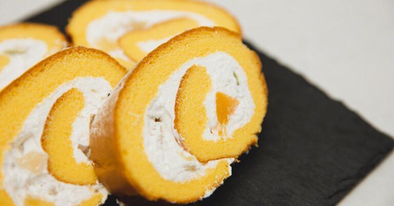 découvrez notre irrésistible sponge cake, un gâteau léger et aérien qui fond dans la bouche. parfait pour toutes les occasions, il se marie à merveille avec des fruits frais, de la crème ou du chocolat. essayez notre recette simple et savoureuse pour impressionner vos invités!
