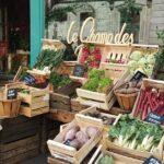 découvrez la rhubarbe, ce légume aux saveurs acidulées, idéal pour rehausser vos desserts ou préparer de délicieuses compotes. apprenez à l'utiliser en cuisine avec des recettes créatives et profitez de ses bienfaits pour la santé.