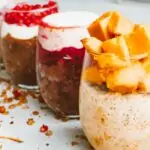 découvrez le délicieux yaourt à la fraise, un mélange crémeux et fruité qui ravira vos papilles. idéal pour un petit-déjeuner nutritif, un en-cas sain ou un dessert gourmand, ce yaourt allie le goût sucré des fraises fraîches à une texture onctueuse. savourez chaque cuillère de ce délice naturel!