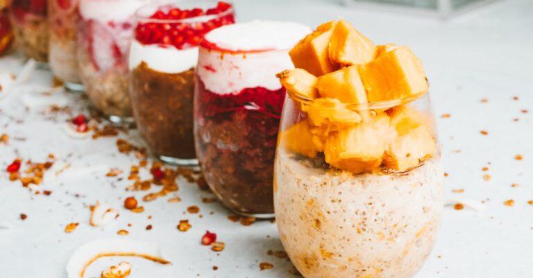 découvrez le délicieux yaourt à la fraise, un mélange crémeux et fruité qui ravira vos papilles. idéal pour un petit-déjeuner nutritif, un en-cas sain ou un dessert gourmand, ce yaourt allie le goût sucré des fraises fraîches à une texture onctueuse. savourez chaque cuillère de ce délice naturel!