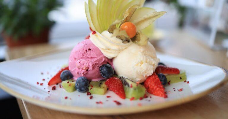 découvrez notre sorbet à la fraise, une délicieuse douceur fruitée et rafraîchissante, parfaite pour les chaudes journées d'été. fabriqué à partir de fraises mûres et juteuses, ce dessert léger et onctueux ravira vos papilles.