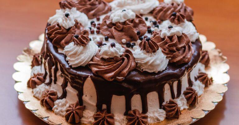 découvrez notre délicieuse recette de ganache au chocolat, parfaite pour garnir vos gâteaux, tartes et desserts. apprenez à préparer cette crème riche et veloutée qui ajoutera une touche gourmande à toutes vos créations sucrées.