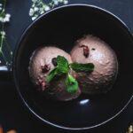 découvrez une sélection de desserts irrésistibles qui éveilleront vos papilles. que vous soyez amateur de douceurs chocolatées, de fruits frais ou de créations pâtissières, trouvez ici des recettes faciles à réaliser pour émerveiller vos convives et apporter une touche sucrée à vos repas.