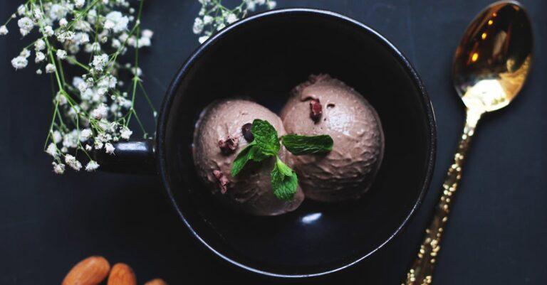 découvrez une sélection de desserts irrésistibles qui éveilleront vos papilles. que vous soyez amateur de douceurs chocolatées, de fruits frais ou de créations pâtissières, trouvez ici des recettes faciles à réaliser pour émerveiller vos convives et apporter une touche sucrée à vos repas.