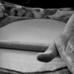 découvrez l'art de la pâte brisée avec notre guide complet sur la préparation de la shortcrust pastry. parfaite pour vos tartes et quiches, cette recette facile vous aidera à réaliser une croûte dorée et croustillante qui ravira vos convives.