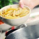 découvrez une délicieuse recette de pâtes aux noix qui allie saveurs riches et textures croquantes. parfaite pour un repas sain et réconfortant, cette préparation simple vous séduira par sa garniture crémeuse et son goût unique. idéale à servir lors de vos dîners en famille ou entre amis.