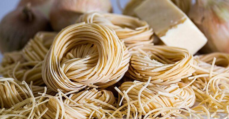découvrez le monde savoureux des pâtes avec nos recettes variées et délicieuses. que vous soyez amateur de pâtes classiques ou de créations innovantes, trouvez l'inspiration pour régaler vos proches et égayer vos repas. explorez nos conseils de cuisson et d'accompagnement pour sublimer chaque plat.