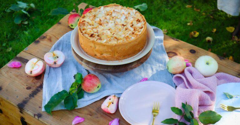 découvrez l'univers délicieux du marzipan, une pâte sucrée à base d'amandes et de sucre, parfaite pour la confection de douceurs et de décorations de gâteaux. explorez ses origines, ses recettes variées et comment l'utiliser pour ajouter une touche artistique à vos créations pâtissières.