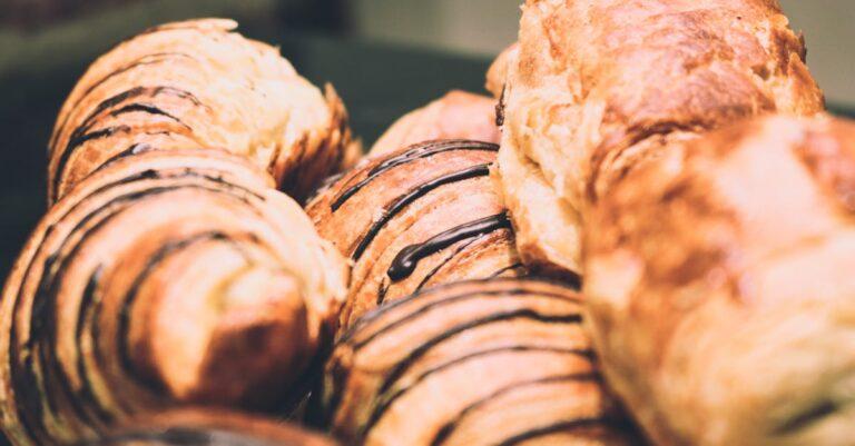 découvrez l'univers délicat de la pâtisserie avec nos recettes savoureuses et techniques incontournables. que vous soyez novice ou expert, plongez dans l'art de créer des douceurs irrésistibles qui raviront vos papilles.