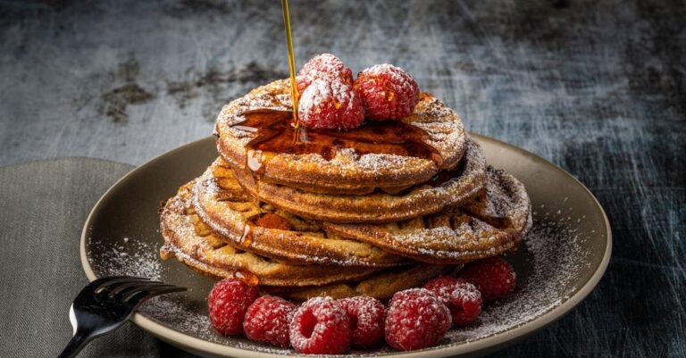 découvrez nos délicieuses gaufres artisanales, croustillantes à l'extérieur et moelleuses à l'intérieur. idéales pour le petit-déjeuner ou le dessert, savourez-les avec vos toppings préférés !