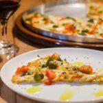 découvrez notre huile d'olive infusée aux herbes, un mélange savoureux et aromatique qui rehausse vos plats. parfaite pour assaisonner, mariner ou simplement tremper du pain, cette huile est le choix idéal pour les amateurs de cuisine gourmande. savourez la richesse des herbes fraîches dans chaque goutte!