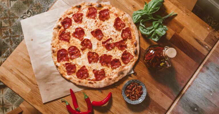 découvrez l'huile de chili, un condiment essentiel qui ajoute une touche épicée et savoureuse à vos plats. parfaite pour rehausser vos marinades, sauces ou vinaigrettes, elle est idéale pour les amateurs de cuisine asiatique et ceux en quête d'originalité. apprenez à l'utiliser pour transformer vos recettes préférées!
