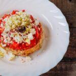 découvrez notre succulent feta mariné, une délicieuse combinaison de fromage crémeux et d'herbes aromatiques, parfaite pour rehausser vos salades, antipasti ou plats méditerranéens. un voyage de saveurs en bouche qui ravira vos papilles!