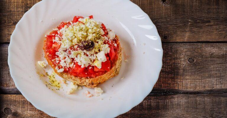 découvrez notre succulent feta mariné, une délicieuse combinaison de fromage crémeux et d'herbes aromatiques, parfaite pour rehausser vos salades, antipasti ou plats méditerranéens. un voyage de saveurs en bouche qui ravira vos papilles!