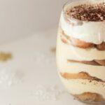 découvrez notre délicieuse crème fouettée au chocolat, idéale pour ajouter une touche gourmande à vos desserts. laissez-vous séduire par sa texture légère et son goût irrésistible!