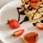 découvrez notre délicieuse sauce au chocolat, parfaite pour napper vos desserts ou ajouter une touche gourmande à vos plats. préparez-vous à fondre de plaisir avec cette recette facile et rapide qui ravira les amateurs de chocolat!