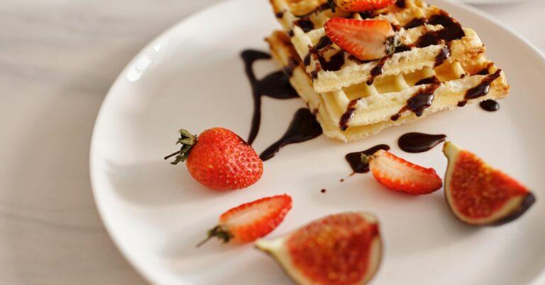 découvrez notre délicieuse sauce au chocolat, parfaite pour napper vos desserts ou ajouter une touche gourmande à vos plats. préparez-vous à fondre de plaisir avec cette recette facile et rapide qui ravira les amateurs de chocolat!