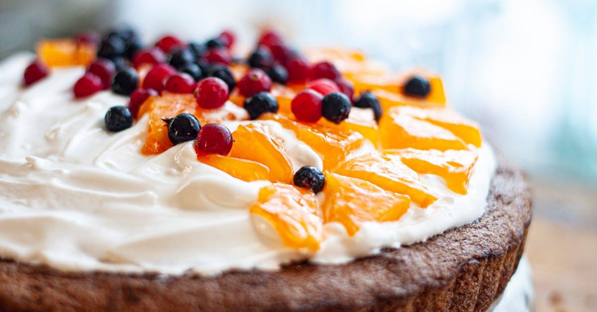 découvrez l'univers fascinant du cassis, ce fruit noir juteux aux saveurs intenses et aux bienfaits pour la santé. apprenez comment le cassis se transforme en délicieuses confitures, boissons et recettes gourmandes, tout en profitant de ses propriétés antioxydantes.
