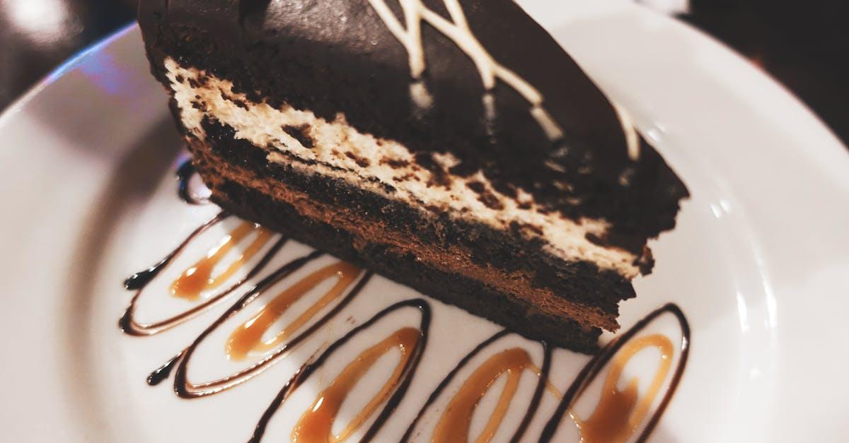 découvrez notre délicieuse recette de gâteau au chocolat, un dessert riche et moelleux qui ravira les amateurs de douceurs. parfait pour toutes les occasions, il saura satisfaire vos envies sucrées grâce à sa texture fondante et son goût intense !