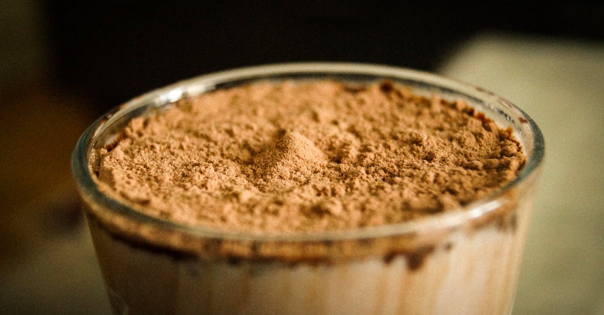 découvrez une délicieuse recette de crème au chocolat qui ravira vos papilles. facile à réaliser, cette crème onctueuse est parfaite pour garnir vos desserts ou à déguster seule. suivez nos étapes simples pour une douceur chocolatée irrésistible !