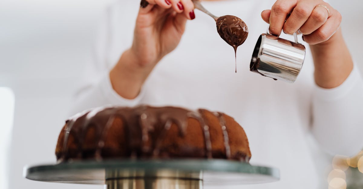 découvrez notre délicieuse sauce au chocolat, idéale pour accompagner vos desserts, glaces ou crêpes. savourez la richesse du chocolat fondu pour égayer vos plats préférés.