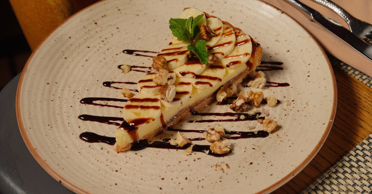découvrez notre délicieuse recette de sauce au chocolat, parfaite pour accompagner vos desserts préférés. facile à réaliser, cette sauce riche et onctueuse ajoutera une touche gourmande à vos crêpes, glaces et gâteaux. suivez notre guide étape par étape et faites fondre vos invités de plaisir!