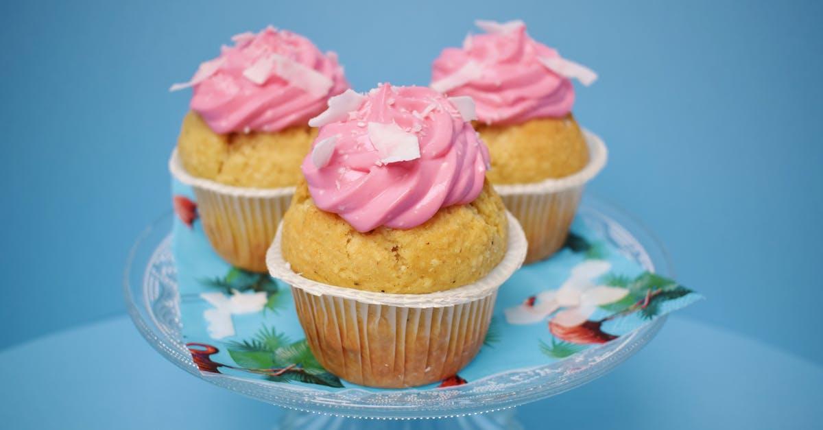 découvrez notre délicieuse crème pâtissière à la clémentine, une préparation onctueuse et fruitée qui apportera une touche fraîche et légère à vos desserts. parfaite pour garnir vos éclairs, tartes ou gâteaux, cette recette allie le doux parfum de la clémentine à la richesse de la crème pâtissière traditionnelle. essayez-la dès aujourd'hui pour sublimer vos créations sucrées !