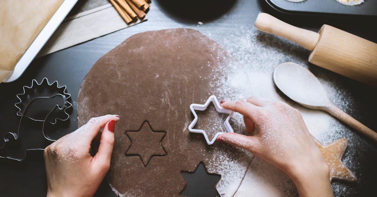 découvrez la délicieuse recette de cookie dough, une pâte à biscuits irrésistible à savourer crue ou cuite, parfaite pour satisfaire toutes vos envies sucrées. facile à préparer, elle apportera une touche gourmande à vos desserts.