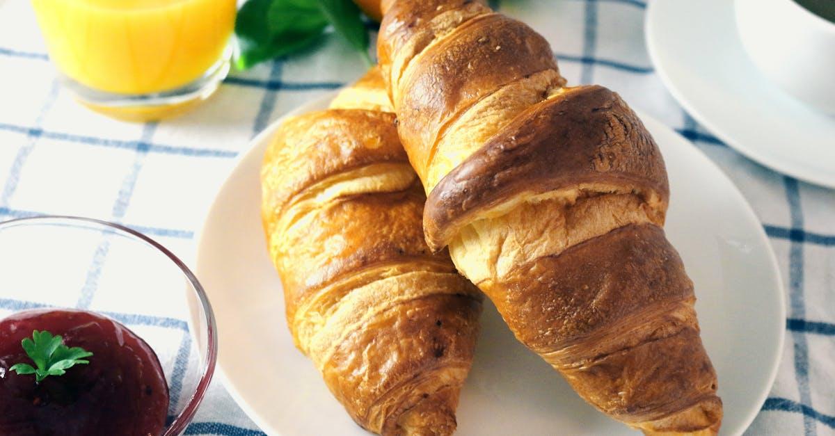 découvrez la délicieuse recette d'escargots au beurre, un classique de la gastronomie française, alliant le goût savoureux du beurre à l'ail et aux herbes, pour une expérience culinaire raffinée qui ravira vos invités.