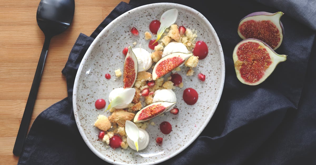 découvrez notre délicieuse recette de fruit crumble, un dessert réconfortant alliant fruits juteux et croustillante couche de crumble. parfait pour les gourmands, ce plat sucré ravira vos papilles en toute saison !