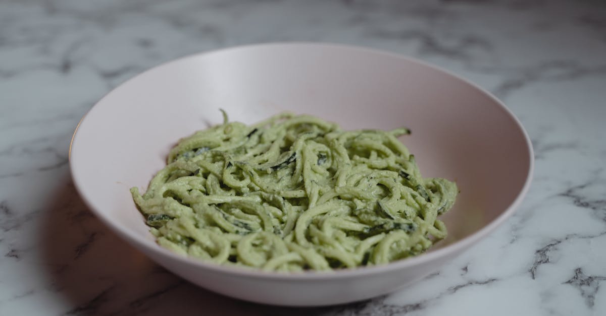 découvrez notre délicieuse sauce verte, un mélange frais d'herbes aromatiques, d'ail et d'autres ingrédients savoureux. parfaite pour rehausser vos plats de légumes, viandes ou poissons, cette recette vous permettra d'ajouter une touche de saveur et de fraîcheur à votre cuisine.