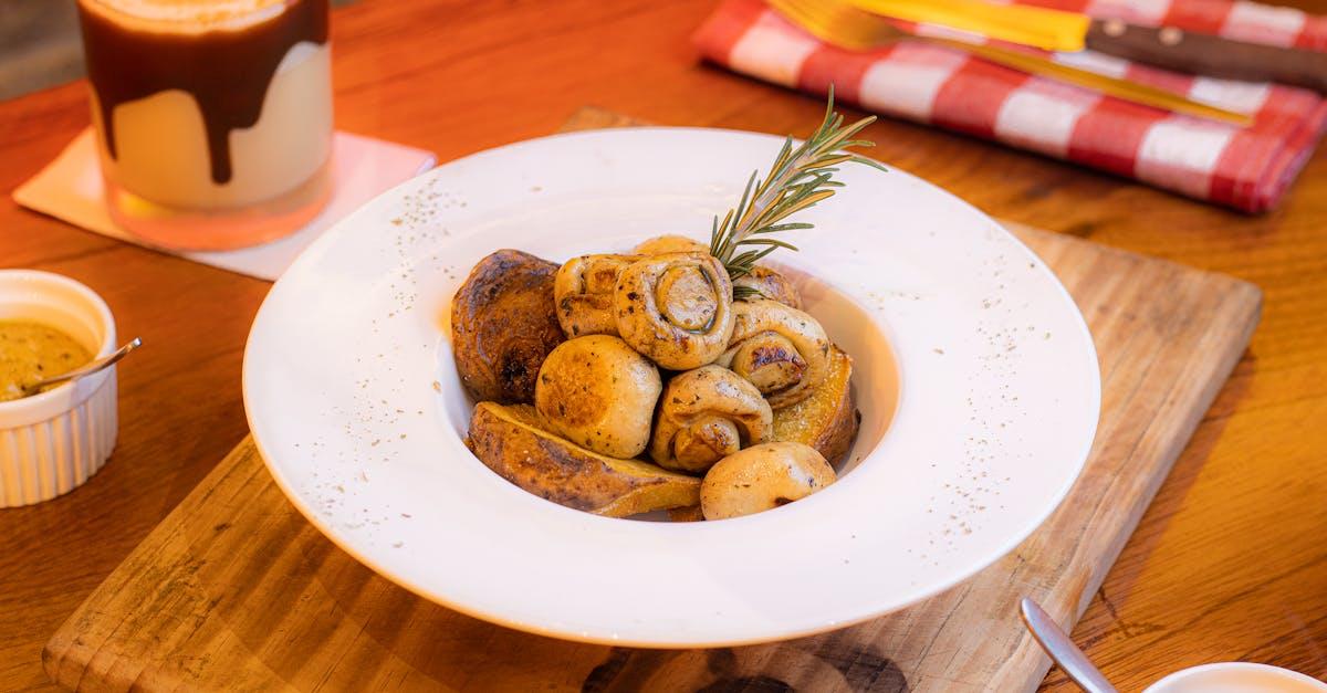 découvrez une délicieuse recette de pommes de terre grillées, croustillantes à l'extérieur et fondantes à l'intérieur. parfaites en accompagnement ou en plat principal, ces pommes de terre savoureuses raviront vos papilles. idéales pour les barbecues, elles s'associent à de nombreuses viandes et légumes.