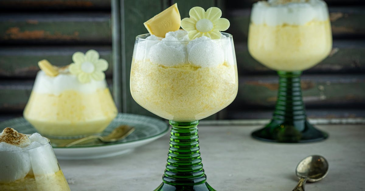 découvrez la recette délicieuse et onctueuse du lemon curd, une pâte à tartiner au citron parfaite pour agrémenter vos desserts, pâtisseries et tartines. facile à réaliser, ce délice acidulé ravira les amateurs de sucré et apportera une touche de fraîcheur à vos créations culinaires.