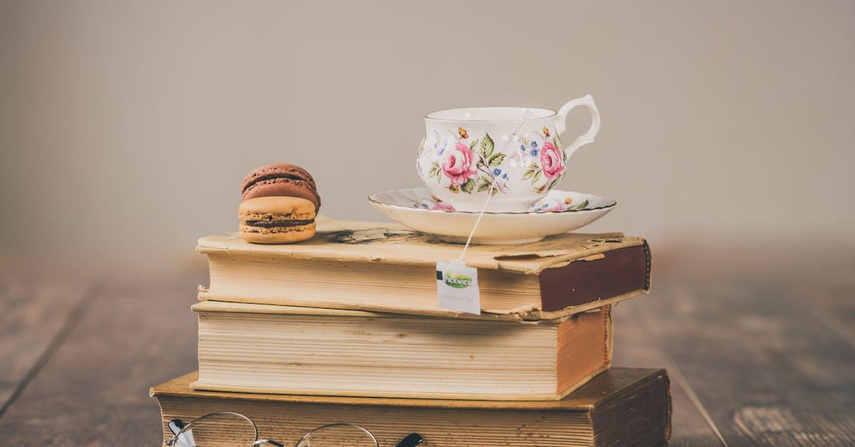 découvrez l'univers délicat des macarons : des douceurs colorées alliant croustillant et fondant, aux saveurs variées qui éveilleront vos papilles. parfaits pour toutes les occasions, laissez-vous tenter par ces petites merveilles sucrées.