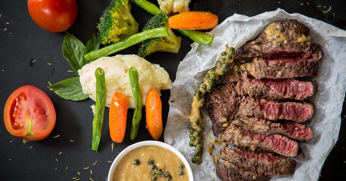 découvrez la recette authentique de la sauce mornay, une délicieuse sauce béchamel enrichie de fromage, parfaite pour accompagner vos plats de pâtes, légumes et gratins. apprenez à la préparer facilement à la maison pour rehausser vos repas !