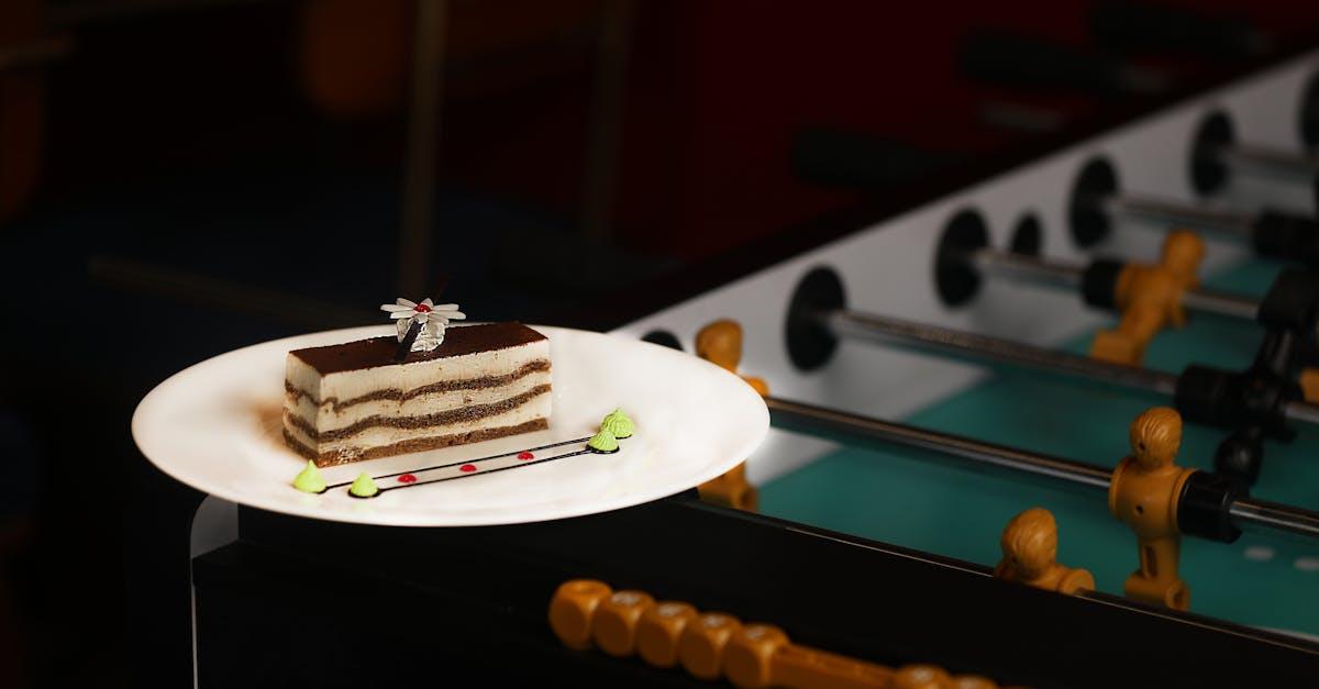 découvrez la crème pâtissière, un classique de la pâtisserie française, parfait pour garnir vos gâteaux, éclairs et tartes. apprenez à réaliser cette délicieuse crème douce et onctueuse, idéale pour sublimer vos desserts.