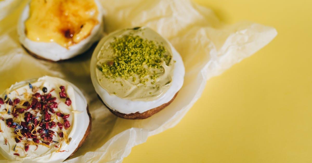 découvrez notre délicieuse crème pâtissière à la pistache, une préparation onctueuse et savoureuse qui ajoutera une touche raffinée à vos desserts. parfaite pour garnir vos éclairs, tartes et gâteaux, cette crème allie la richesse des pistaches à une texture veloutée pour des créations pâtissières irrésistibles.