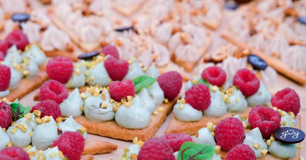 découvrez notre recette de crème pâtissière à la pistache, une délicieuse préparation qui allie la douceur de la pistache à la légèreté de la crème. parfaite pour garnir vos desserts, elle rehausse vos pâtisseries avec une touche gourmande et raffinée.