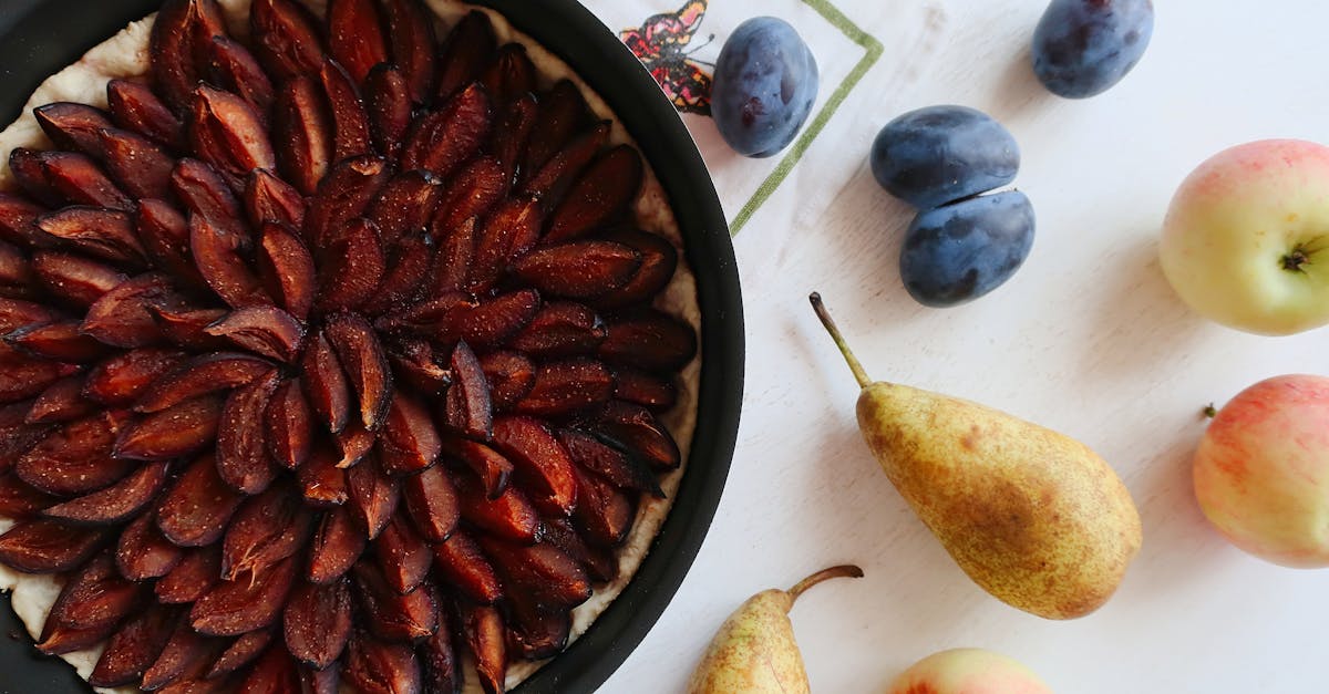 découvrez notre délicieuse recette de tarte aux prunes, un dessert fruité et savoureux qui ravira vos papilles. facile à préparer, cette tarte allie une pâte croustillante à des prunes juteuses pour une explosion de saveurs en bouche.