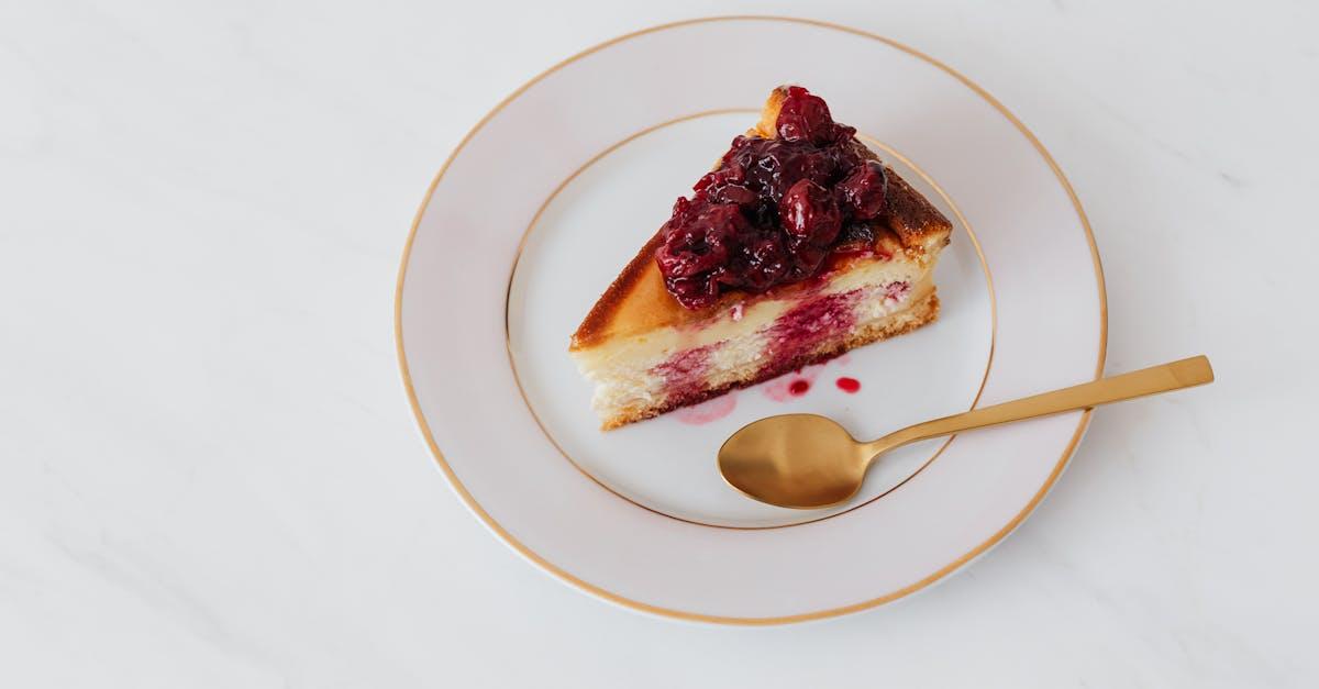 découvrez notre délicieuse recette de gâteau aux framboises, un dessert moelleux et fruité qui égayera vos papilles. parfait pour toutes les occasions, ce gâteau est facile à réaliser et ravira vos invités avec sa saveur exquise et sa belle présentation.