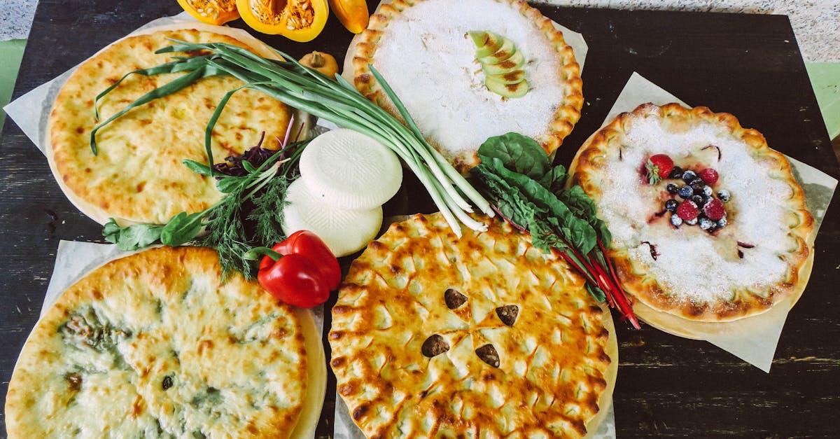 découvrez la rhubarbe, une plante aux feuilles larges et aux tiges délicieusement acidulées. utilisée en cuisine pour des desserts savoureux comme les tartes et les compotes, la rhubarbe est également riche en vitamines et minéraux. explorez ses bienfaits, ses recettes et son histoire fascinante dans notre guide complet.