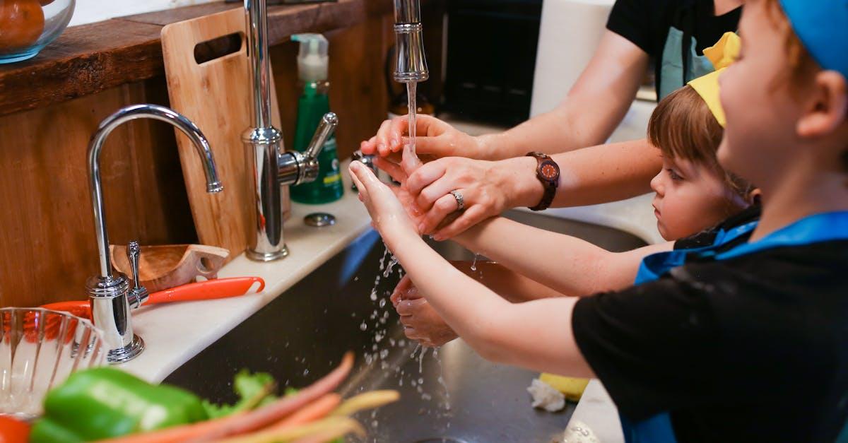 découvrez tout sur la rhubarbe : ses bienfaits nutritionnels, ses recettes savoureuses et comment l'incorporer dans votre cuisine. apprenez à cultiver cette plante fascinante et à profiter de son goût acidulé dans vos desserts et plats.