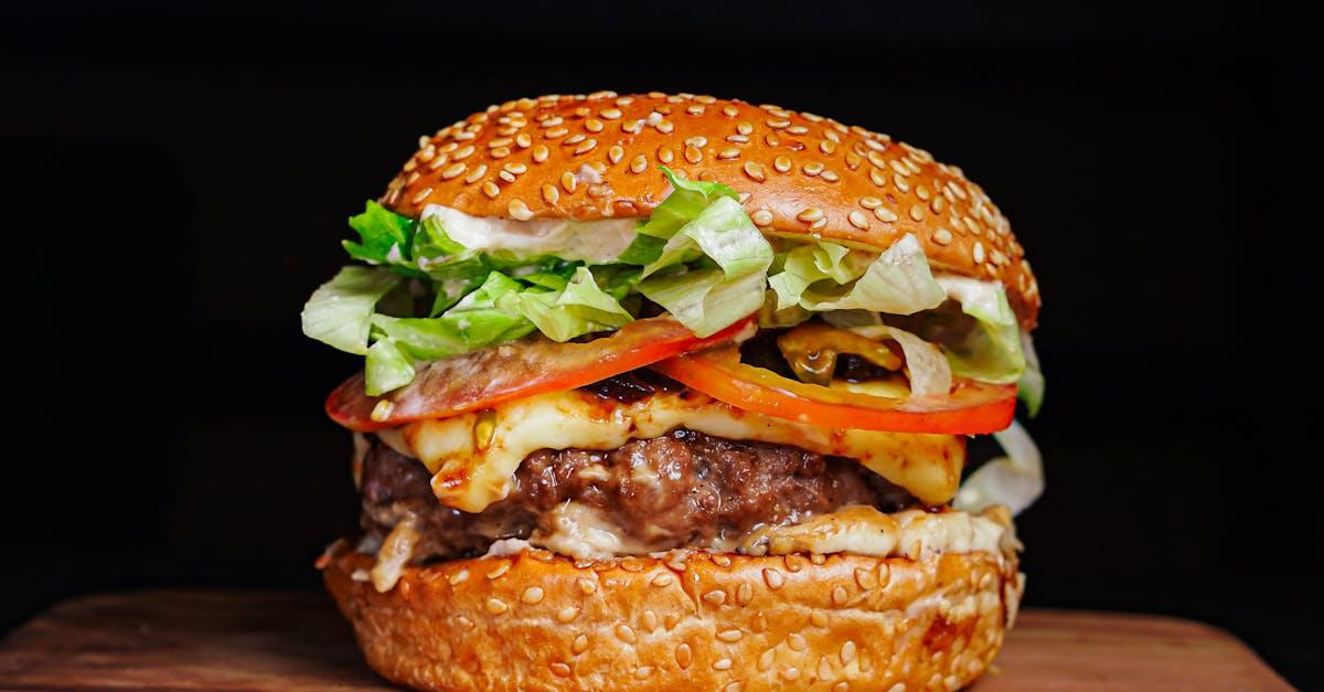 découvrez notre délicieuse recette de sauce au roquefort, parfaite pour sublimer vos plats de viande, pâtes ou salades. facile à réaliser, elle apportera une touche gourmande et crémeuse à vos repas.