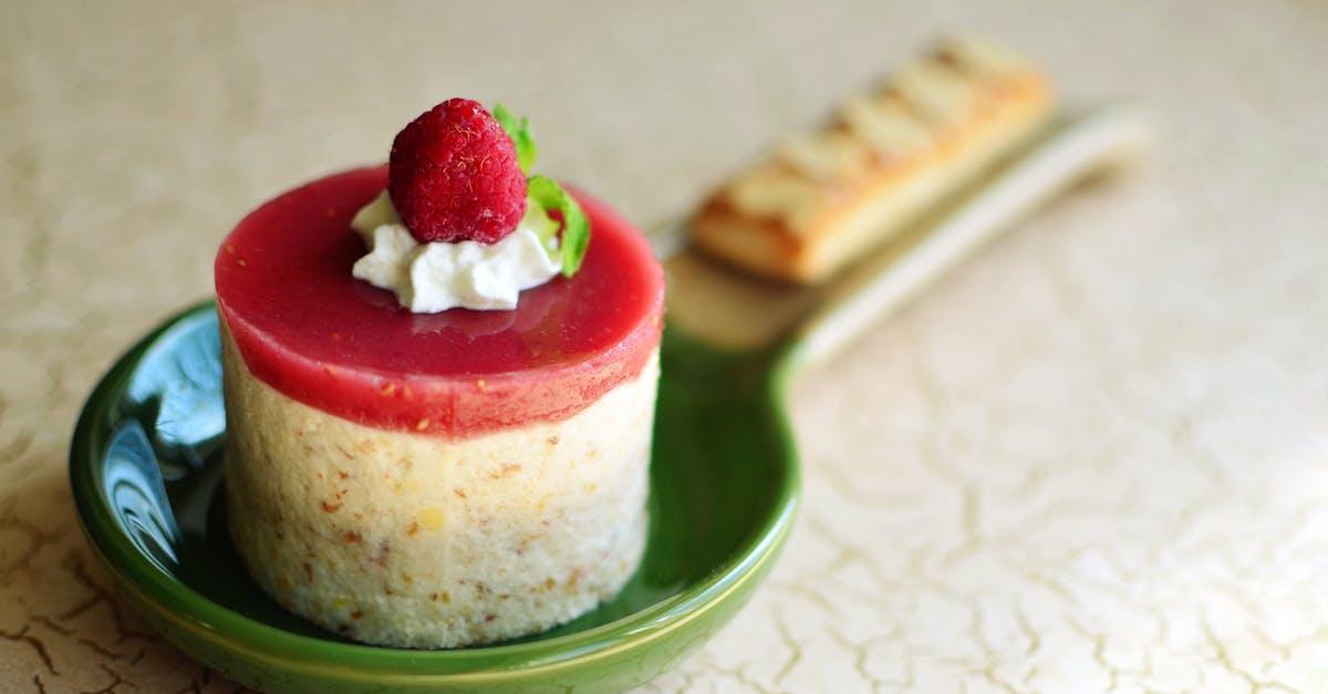 découvrez notre délicieuse recette de feuilleté aux fraises, une pâtisserie légère et croustillante, garnie de fraises juteuses et d'une crème onctueuse. idéale pour un dessert raffiné ou une douce collation, elle émerveillera vos papilles à chaque bouchée.