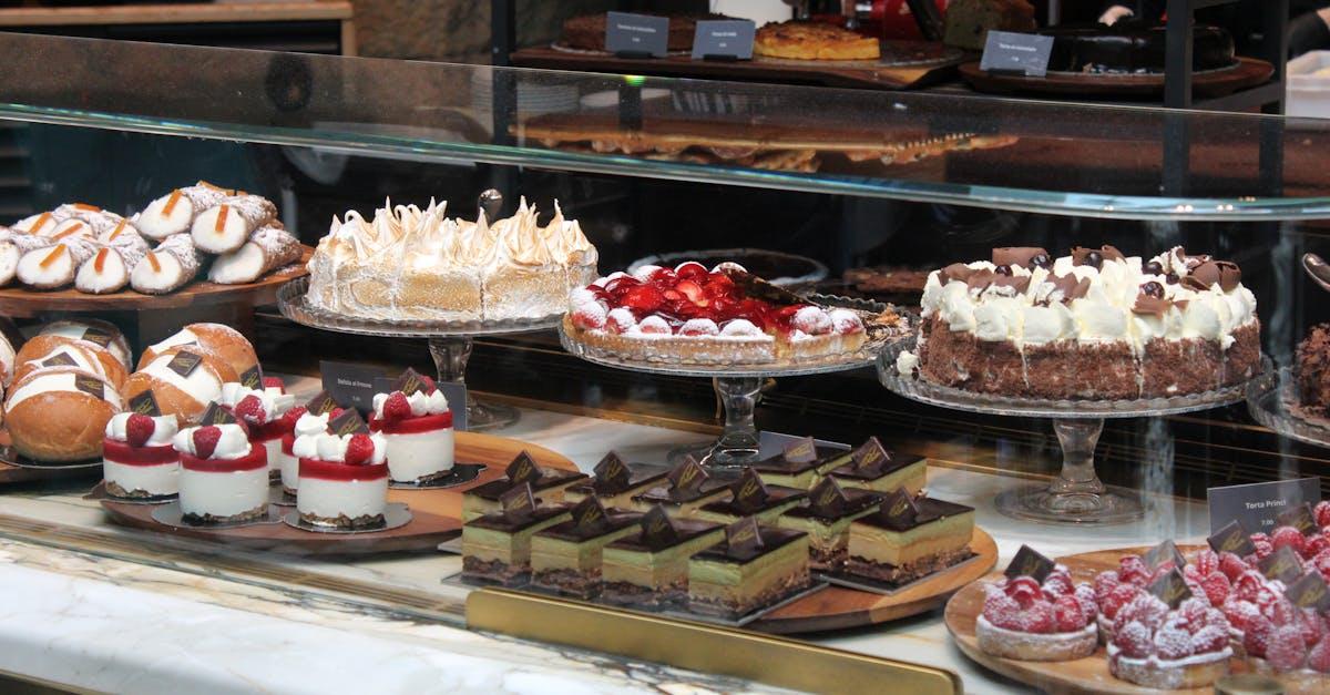 découvrez la délicieuse recette de feuilletés aux fraises : un dessert léger et fruité qui allie la croustillante de la pâte feuilletée à la douceur des fraises. idéal pour impressionner vos invités ou pour une petite douceur en famille.