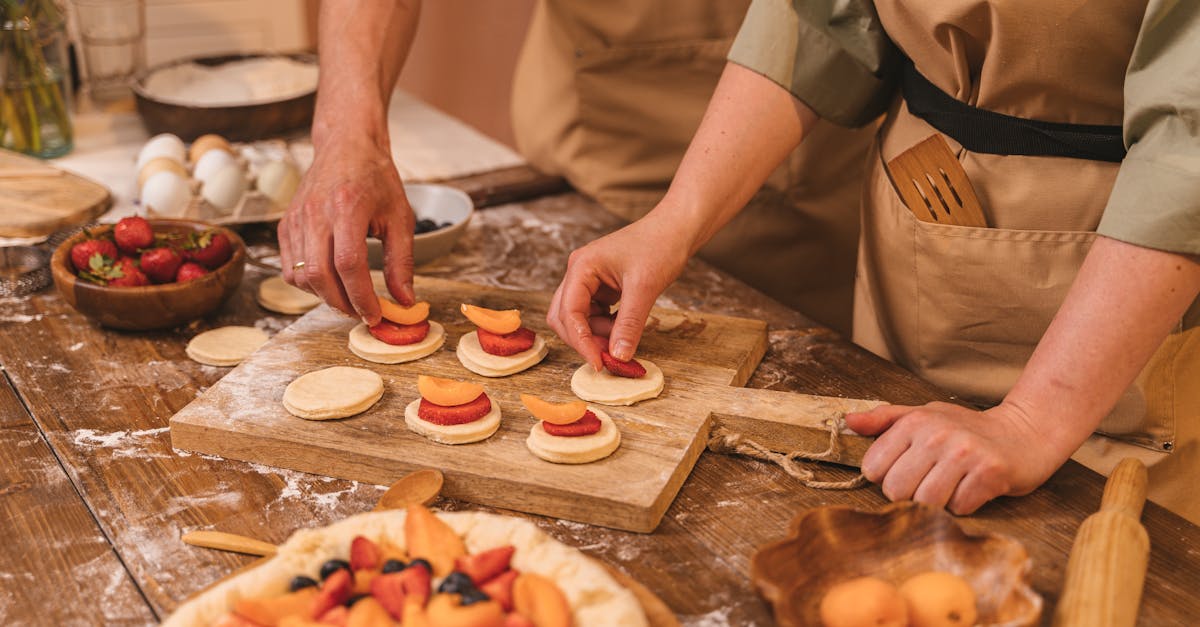 découvrez la délicieuse recette du feuilleté aux fraises, un dessert irrésistible alliant la légèreté de la pâte feuilletée et la douceur des fraises fraîches. parfait pour épater vos invités ou vous faire plaisir, ce délice sucré ravira les amateurs de gourmandises.